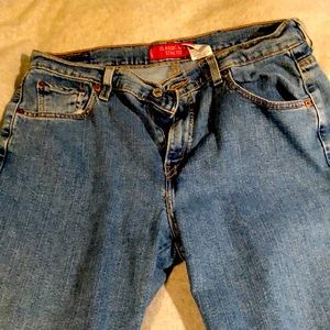 Levi Woman’s Capris